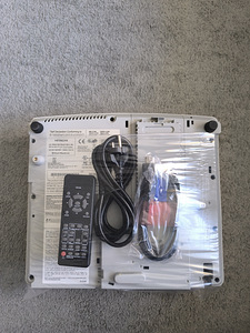 Hitachi CP-X4015WN (2 фото из 4)