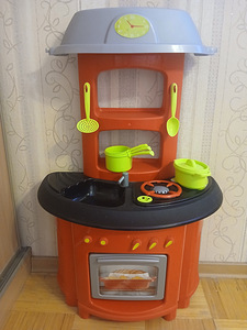 Laste mänguköök + nõud (1 foto / 1)