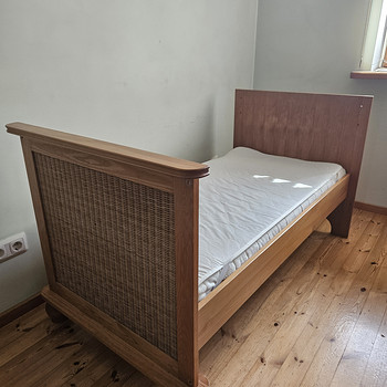 Täispuidust voodi lastele + madrats