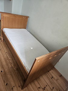 Täispuidust voodi lastele + madrats (3 foto / 7)