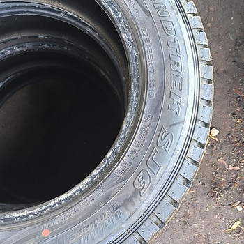Продам резину dunlop 225/65/17