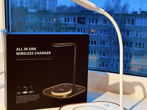 Настольная LED лампа + Беспроводная зарядка 3 в 1 (Новая)