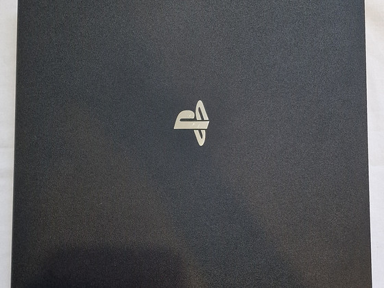 Sony PlayStation 4 Pro (CUH-7116B)