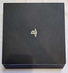 Sony PlayStation 4 Pro (CUH-7116B) (1 foto / 4)