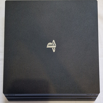 Sony PlayStation 4 Pro (CUH-7116B)