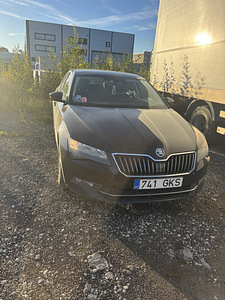 Skoda Superb (1 фото из 4)