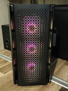 AMD Ryzen 5 3600,RX 6600 8GB,16GB DDR4,SSD256,HDD500 (2 foto / 10)