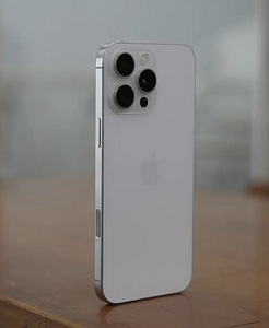 M: iPhone 16 Pro Max (1 foto / 1)