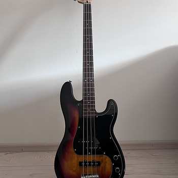Kitarr / basskitarr Fender Squier P-bass