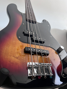 Kitarr / гитара Fender Squier P-bass (2 фото из 4)