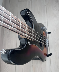 Kitarr / гитара Fender Squier P-bass (3 фото из 4)