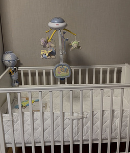 Võrevoodi karussell Fisher-Price (2 foto / 4)