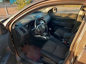 Mitsubishi ASX (7 фото из 8)