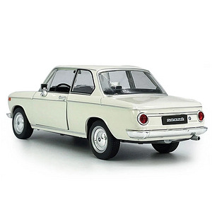 BMW 2002 1:24 mudel mudelauto (4 foto / 7)