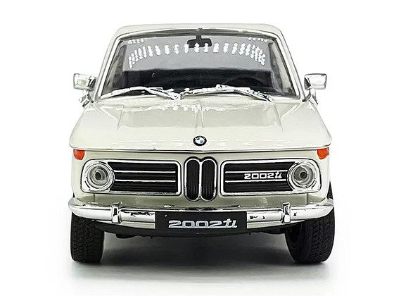 Модель автомобиля BMW 2002 1:24
