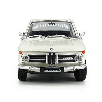 BMW 2002 1:24 mudel mudelauto