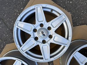 17" BM Wheels 6x139,7 (keskava 106,1) (4 foto / 9)