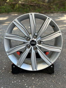 19" Audi originaalveljed 5x112 (1 foto / 8)