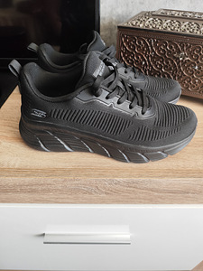 Кроссовки Skechers (1 фото из 3)