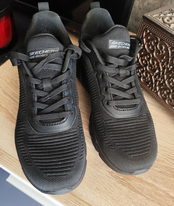Кроссовки Skechers (2 фото из 3)