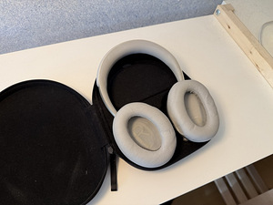 Bose Noise Cancelling Headphones 700 (NC700) (1 foto / 3)
