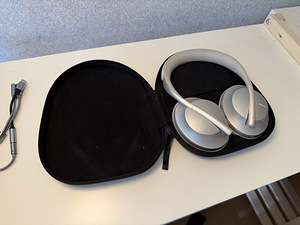 Bose Noise Cancelling Headphones 700 (NC700) (2 foto / 3)
