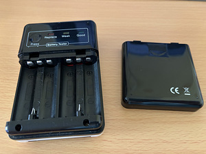 Camelion SBC-3001 солнечное/USB зарядное устройство, тестер, (2 фото из 3)