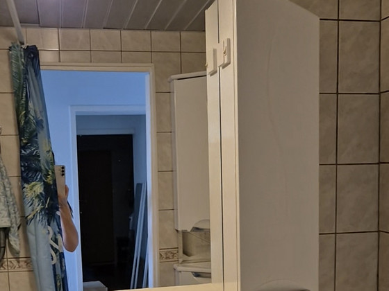 Зеркало 85×85 с шкафчиком