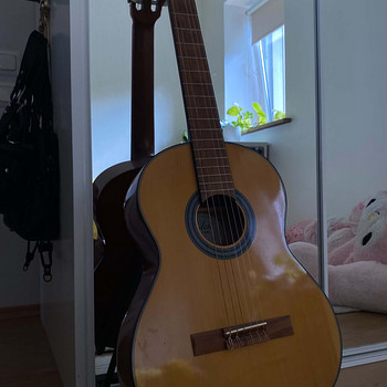 GEWA Student 3/4 + kitarri statiiv