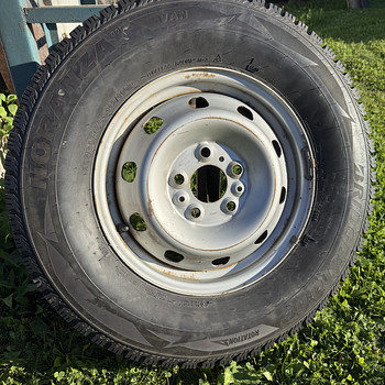 Шины Bridgestone 225/70R15C 112/110R