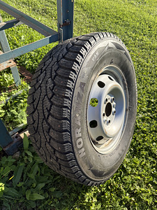 Шины Bridgestone 225/70R15C 112/110R (3 фото из 4)