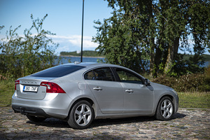 VOLVO S60 2.0 120kW 2010 (4 foto / 7)