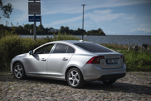VOLVO S60 2.0 120kW 2010 (3 foto / 7)