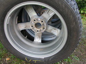 Toyota RAV-4 valuveljed+rehvid Nokian HKPL9 235/55/R18 (5 foto / 9)