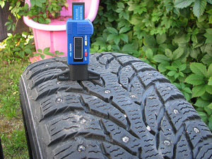 Toyota RAV-4 valuveljed+rehvid Nokian HKPL9 235/55/R18 (7 foto / 9)