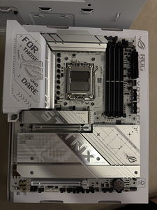 ASUS ROG STRIX X870-A GAMING WIFI AMD X870 Socket AM5 ATX (3 foto / 5)