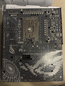ASUS ROG STRIX X870-A GAMING WIFI AMD X870 Socket AM5 ATX (4 foto / 5)