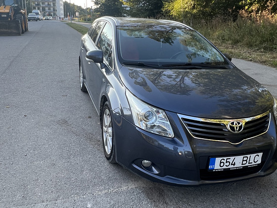 Toyota Avensis 2.2 D-CAT 2011, автомат — требуется ремонт двигателя