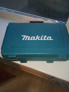 Продам комплект дрель с фонариком Makita (1 фото из 3)