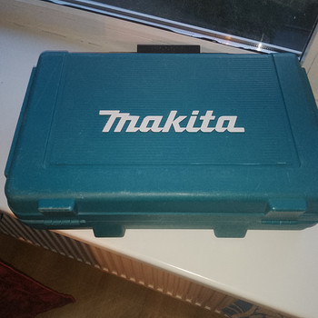 Müüa Makita komplekt: puurtrell ja taskulamp