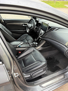 Hyundai i40 (10 фото из 11)