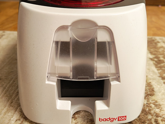Карточный принтер Evolis Badgy 100 (как новый, напечатано всего 20