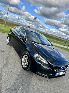 Volvo V40 (7 фото из 15)