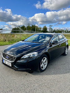 Volvo V40 (1 фото из 15)