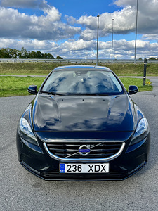 Volvo V40 (8 фото из 15)