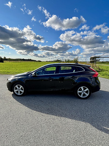 Volvo V40 (2 фото из 15)