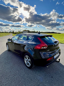Volvo V40 (3 фото из 15)