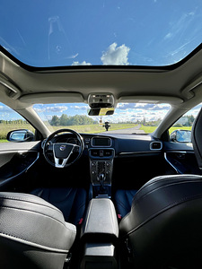Volvo V40 (11 фото из 15)