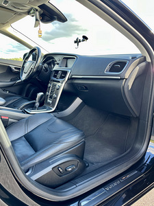 Volvo V40 (10 фото из 15)