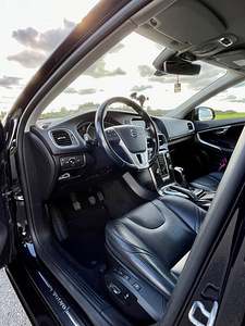 Volvo V40 (9 фото из 15)